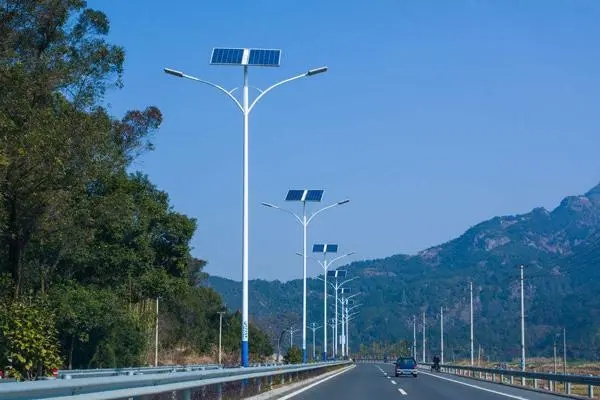 太阳能路灯说明：