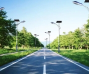 要选择合适的太阳能路灯，需要考虑以下几个因素：